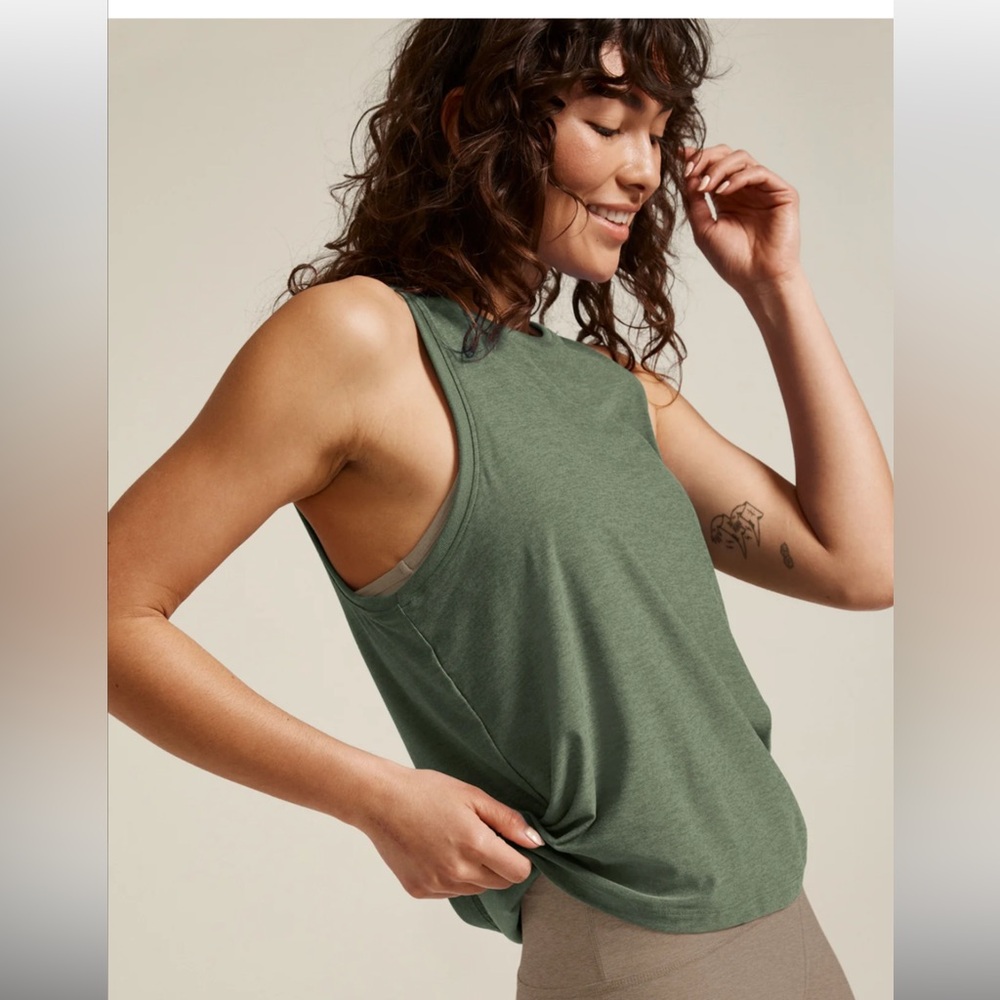 NWOT Beyond Yoga Featherweight Rebalance Tank